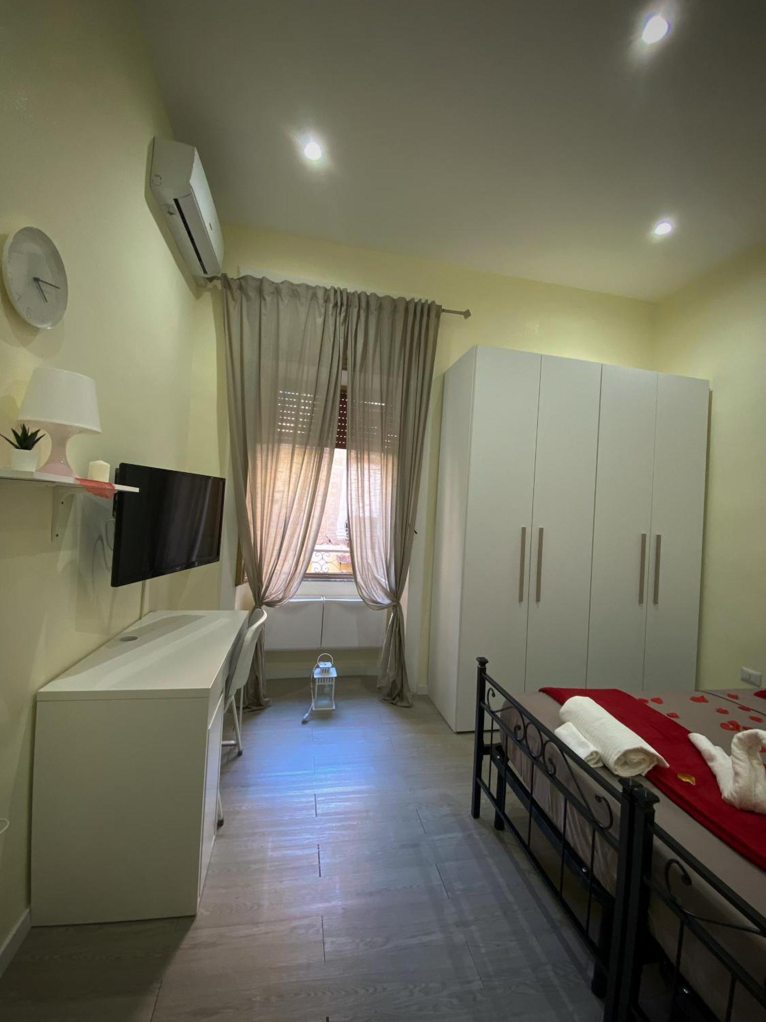 Апартаменты La Casa Al Centro " Vicino Al Centro Storico Di Napoli" Экстерьер фото